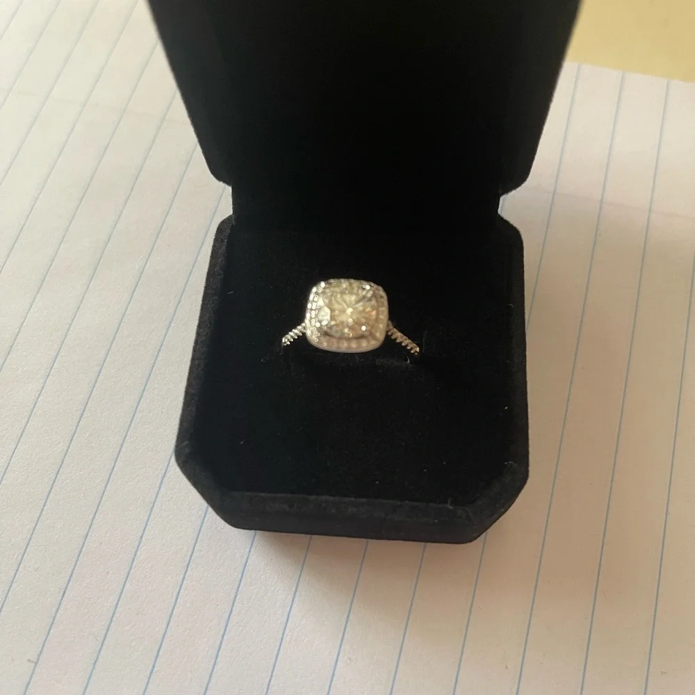 Brand new 2 carat Moissanite Sterling silver ring Size 7 - Picture 7 of 7